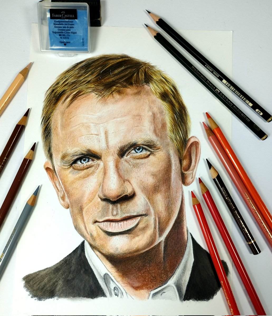 Terminado dibujo de <a href="/danielcraig/">Dan</a> "my name's Bond, James Bond"
Un repostero o like? Gracias