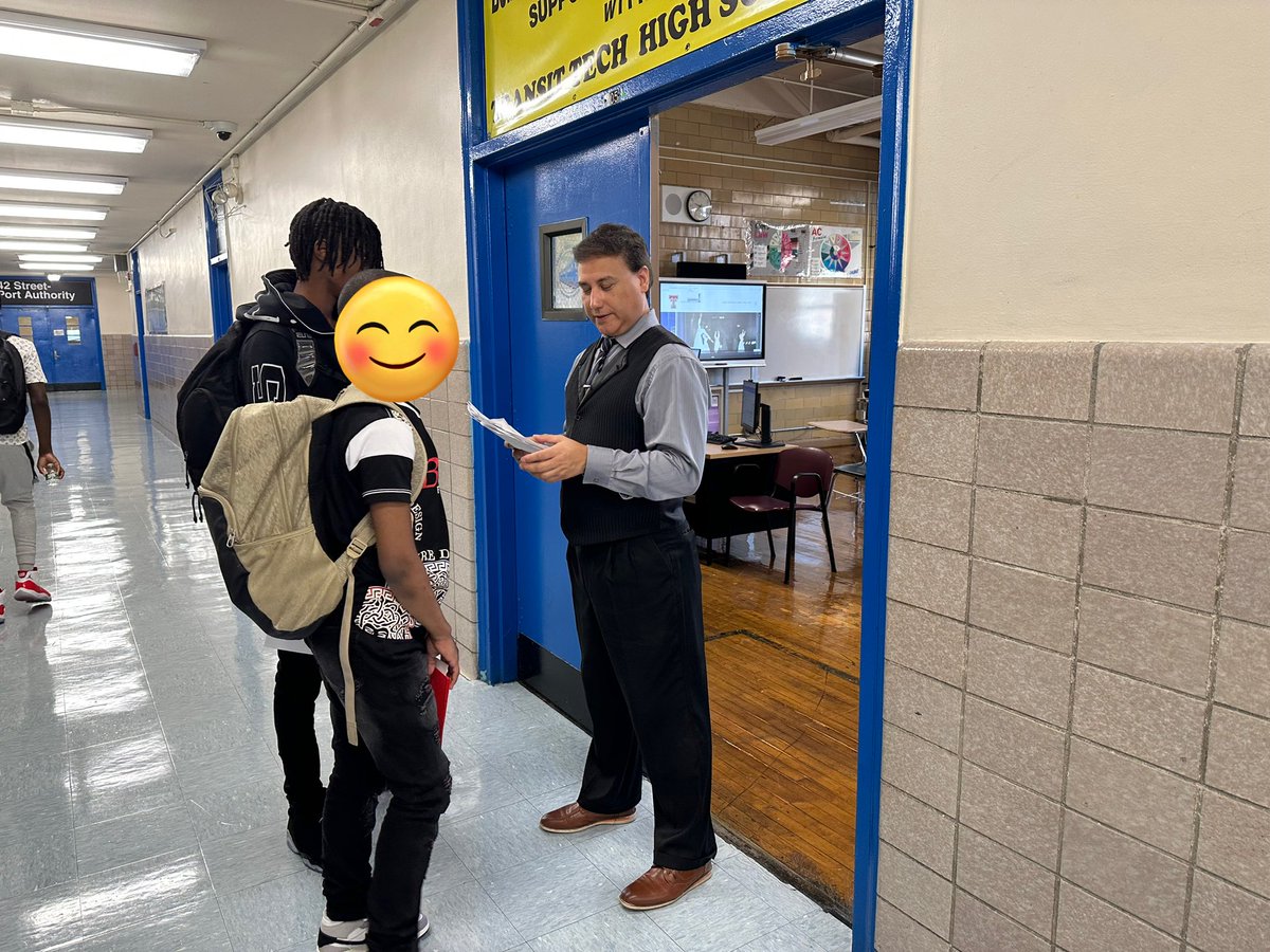 BrooklynNorthHS's tweet image. Transit Tech warmly welcomes back their scholars on the #fdos  #thisishowloveshowsup at BKNHS! Thank you Ms. Joseph and Ms. Hutson-McKoy! Principal Bynum and Mr. Martinez direct students to classes and our Deputy Supt. Dr. White and supt point Maria pose with Principal Bynum.