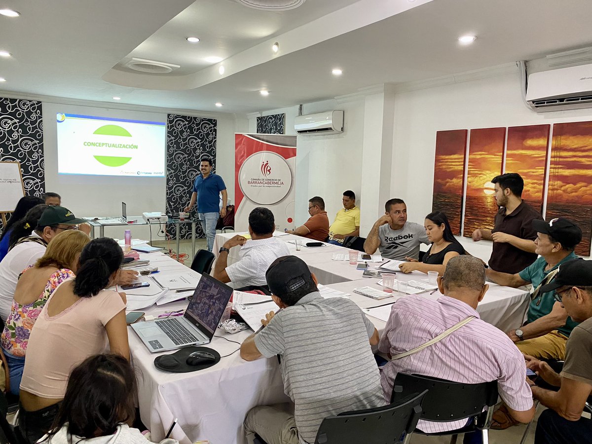 ccbarrancabja's tweet photo. Se desarrolló la segunda sesión del componente de Economía Circular e Innovación, dirigida a los empresarios del sector piscícola. 

Se realiza en el marco del Convenio "Agroclúster 2023", que lidera el Ministerio de Agricultura y Desarrollo Rural, @Confecamaras y CCB. https://t.co/s6ZyoRHNme