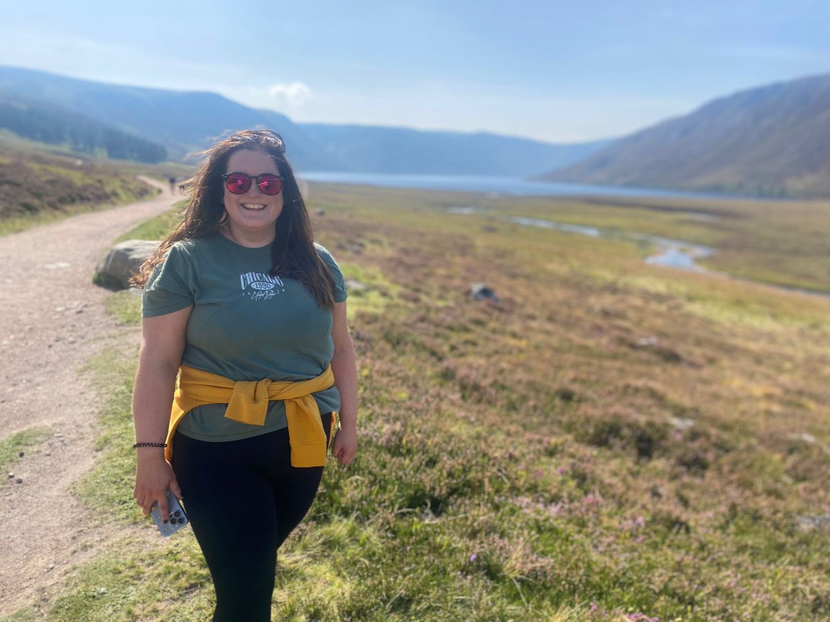 b1010gy_teacher's tweet photo. A stunning day spent in Royal Deeside with my #AHBiology students. We combined with #HGeography to explore the great outdoors and study field techniques. A fantastic bunch of keen scientists 🍃 #lochmuick #burnovat #happyteacher https://t.co/mOqDPWZZt9