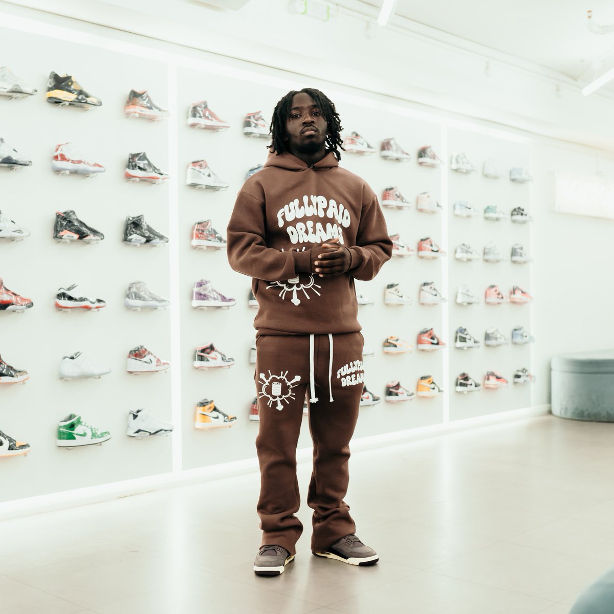 🚨 COMING SOON!

Top Boy Star <a href="/AraloyinO_/">Araloyin</a> passed by to our Covent Garden (London) store to go Shopping for Sneakers!