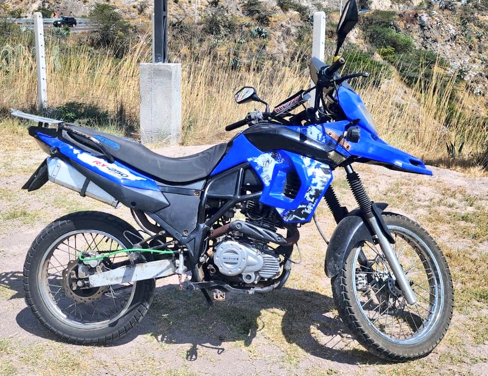 PoliciaEcZona9's tweet image. CONTRA EL DELITO

Mediante operativos de control ejecutado en Chillogallo y Calderón #DMQ, dejaron como resultado la aprehensión de un ciudadano, la recuperación de dos motocicletas y un vehículo con reporte de robo

#SeguridadCiudadana
#TrabajamosPorTuSeguridad