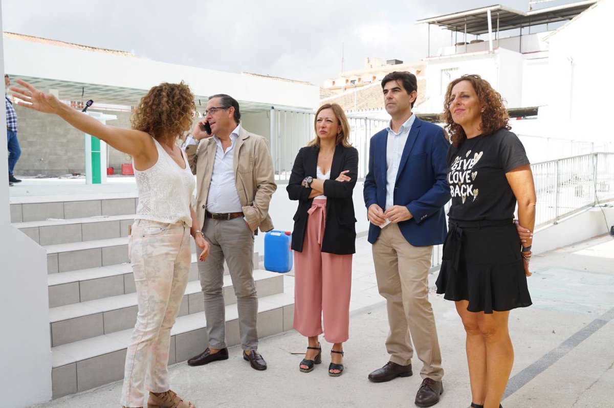 AytoCoin's tweet photo. El colegio San Sebastián comenzará el curso 2023-2024 con una ampliación del centro ✅🏫
📍Esta mañana han visitado la escuela el alcalde @FranSantosCoin junto a la delegada de @MalagaJunta , @Navarro_PP
🔗 https://t.co/VAA9AJSA85
#Coin #CoinMLG #CoinEduca https://t.co/mSVEeIgWT1