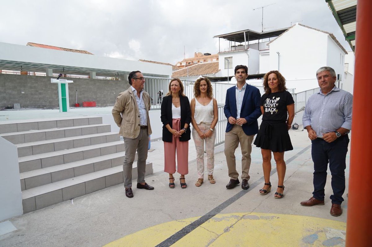 AytoCoin's tweet photo. El colegio San Sebastián comenzará el curso 2023-2024 con una ampliación del centro ✅🏫
📍Esta mañana han visitado la escuela el alcalde @FranSantosCoin junto a la delegada de @MalagaJunta , @Navarro_PP
🔗 https://t.co/VAA9AJSA85
#Coin #CoinMLG #CoinEduca https://t.co/mSVEeIgWT1
