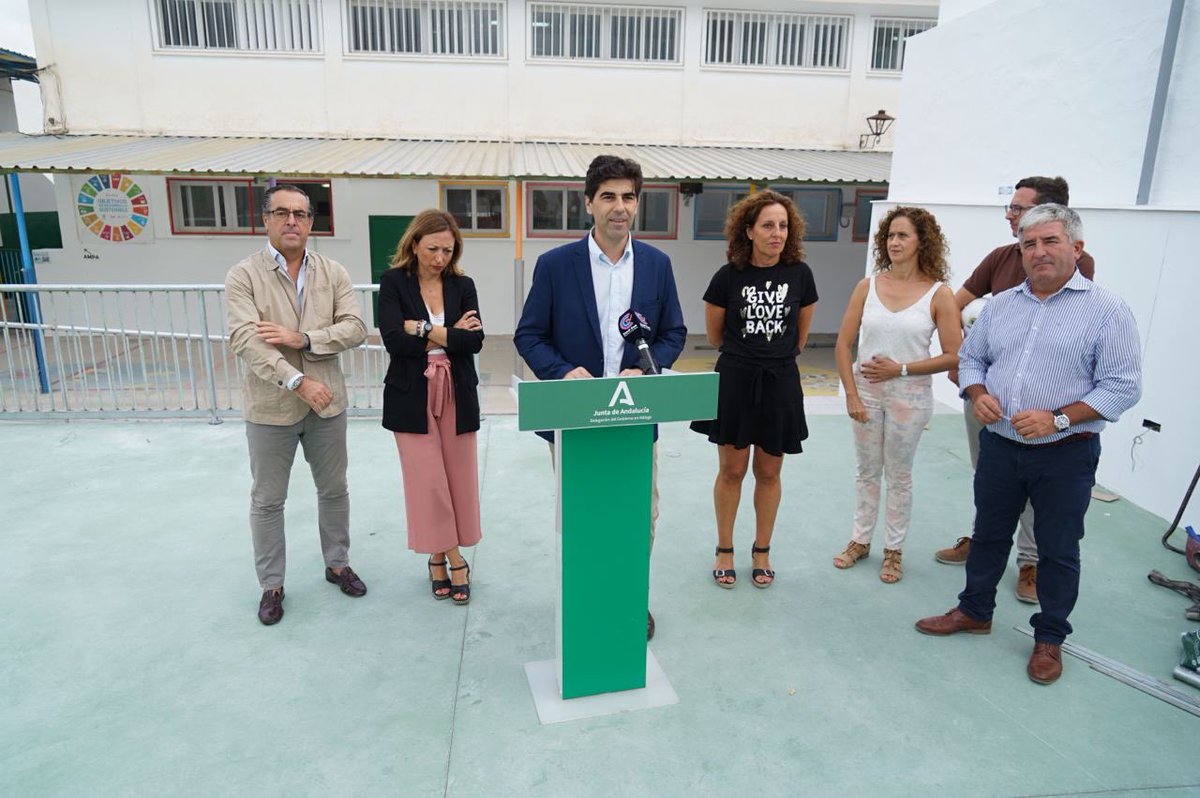 AytoCoin's tweet photo. El colegio San Sebastián comenzará el curso 2023-2024 con una ampliación del centro ✅🏫
📍Esta mañana han visitado la escuela el alcalde @FranSantosCoin junto a la delegada de @MalagaJunta , @Navarro_PP
🔗 https://t.co/VAA9AJSA85
#Coin #CoinMLG #CoinEduca https://t.co/mSVEeIgWT1