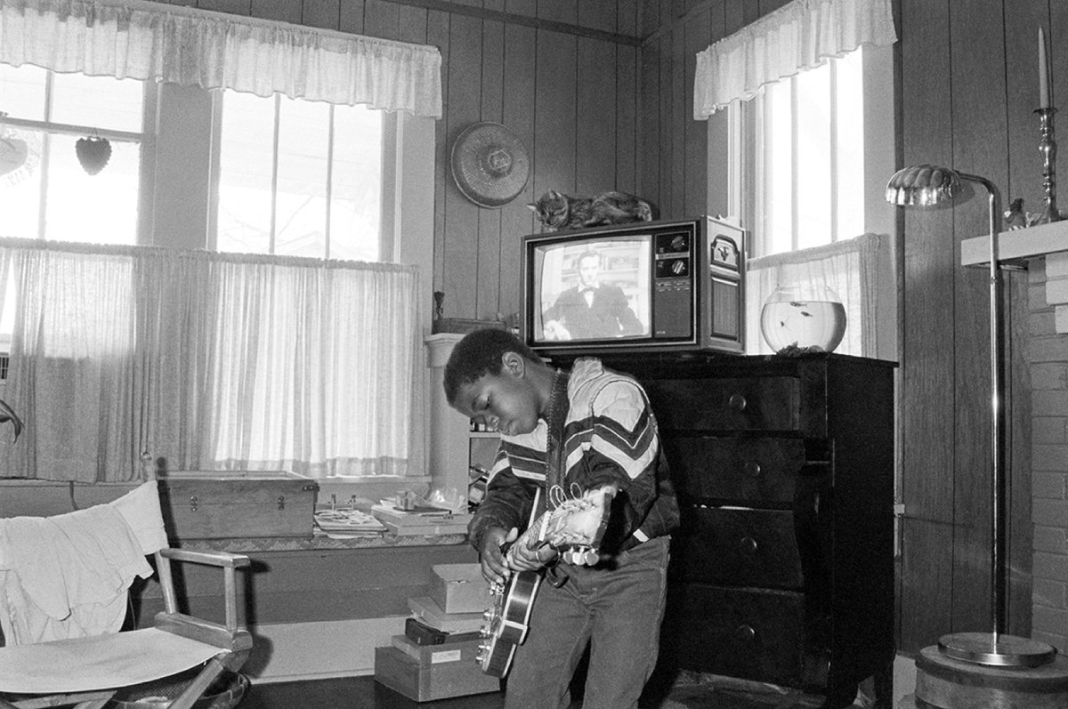 oxfordamerican's tweet image. It should come as no surprise that we love a good story here at the OA, and the twist and turns that led to Richard Leo Johnson’s 2016 “Once Was Lost” photography exhibit is one for the books! Read about it and view the photographs from #Issue92 here: ow.ly/AEiG50PIOFS