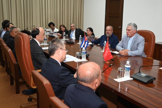 🌵🇨🇺
Las relaciones entre #Cuba y #China en el sector d la Biotecnología son ejemplares. En + d 20 años d cooperación hemos demostrado cuánto puede hacerse desde el respeto y el reconocimiento al talento mutuo.

#LasTunas <a href="/DiazCanelB/">Miguel Díaz-Canel Bermúdez</a> #ClaridadTunera <a href="/ESanchezcub/">Erick Sanchez 🇨🇺</a> #PuebloMásMaduro