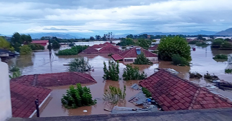 id_communism's tweet photo. 📌 Flooding in #Greece — KKE: Unprotected cities and defenseless people against a rotten and hostile state
🔗 https://t.co/b8tSLXBOPX
#floods #greecefloods #daniel #kke #thisiscapitalism
