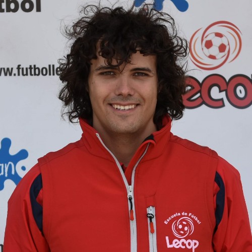 cdutrillas1958's tweet photo. OFICIAL

Víctor Fuertes @fuertes95 se incorpora a nuestro staff técnico como 2° entrenador ⚽⚽⚽💪

El técnico turolense aportará su granito de arena para cumplir los objetivos 🔝

Bienvenido Víctor ‼️‼️

#VamosUtrilas #TerceraRFEF https://t.co/1BKjPFAsfL