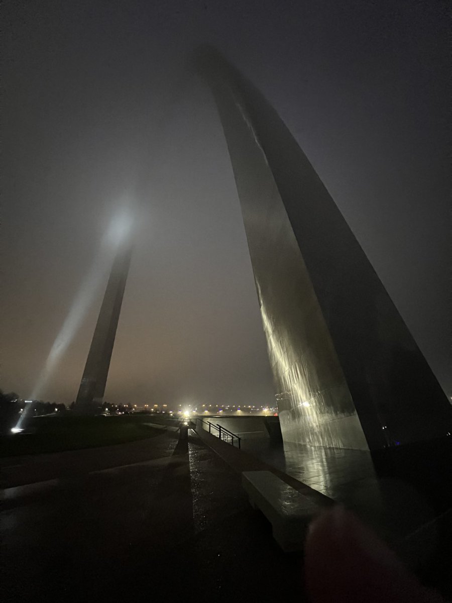 As twilight descends upon the park, the look of the Arch changes dramatically. Whether lit up brightly or with the lights off for bird migration, it's an entirely different feeling than in the day. How do you like your Gateway Arch? Day or Night? #NPSFashionWeek #NPSFW