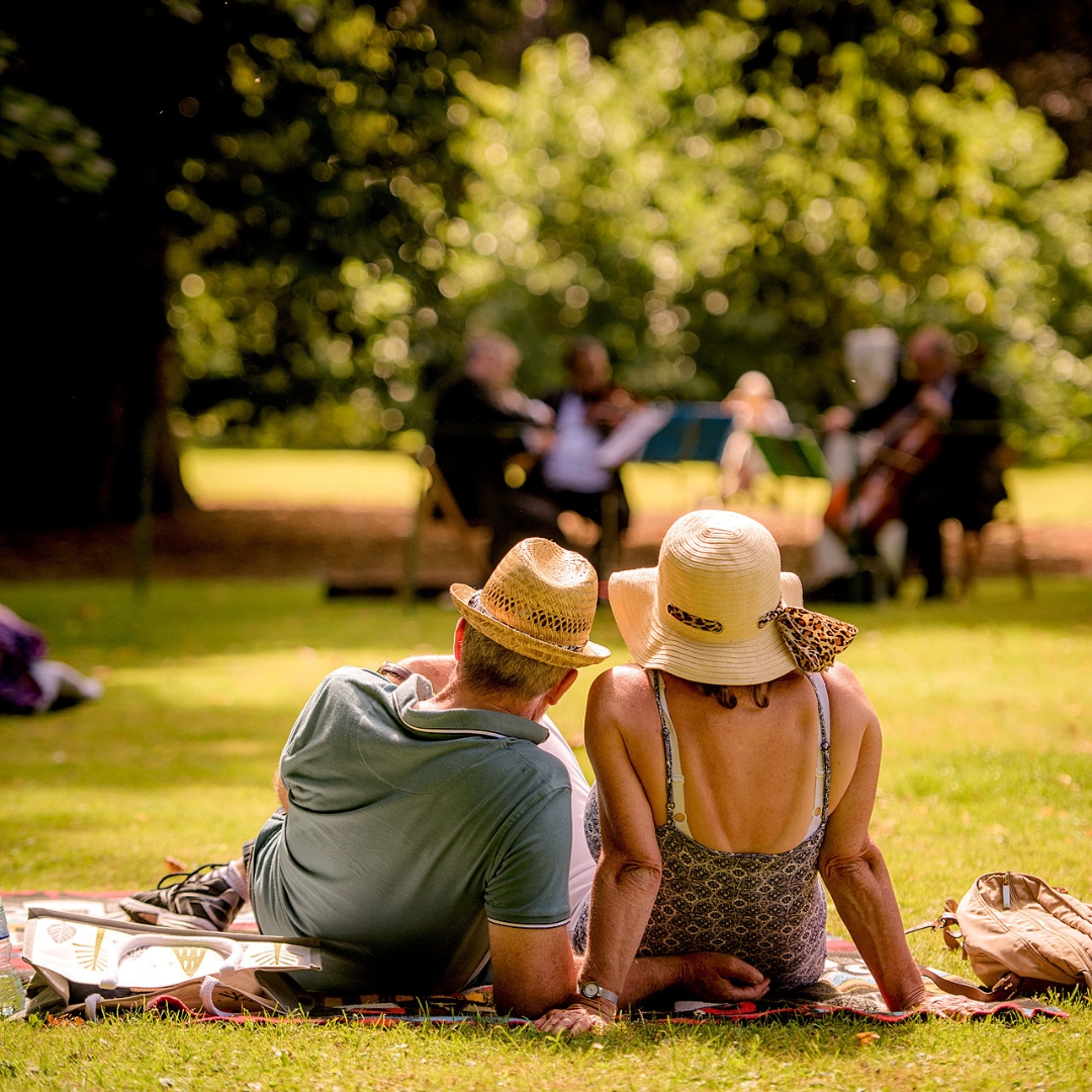 Join us this Sunday for a relaxing afternoon in the sunshine with superb music.☀️🎼 Miss Marina Mae will be performing at 12 noon & 2pm. Bring along your deckchairs and enjoy the music against the backdrop of the castle 🏰 Find out more👉bit.ly/45BJaNw