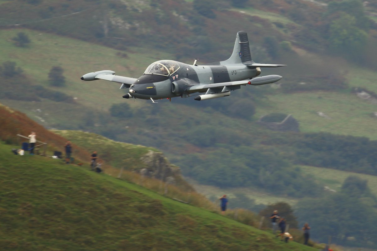 mivec1's tweet photo. Two very nice passes from @StrikeDisplayUK in the Mach Loop today. https://t.co/FuLBaWzhnQ