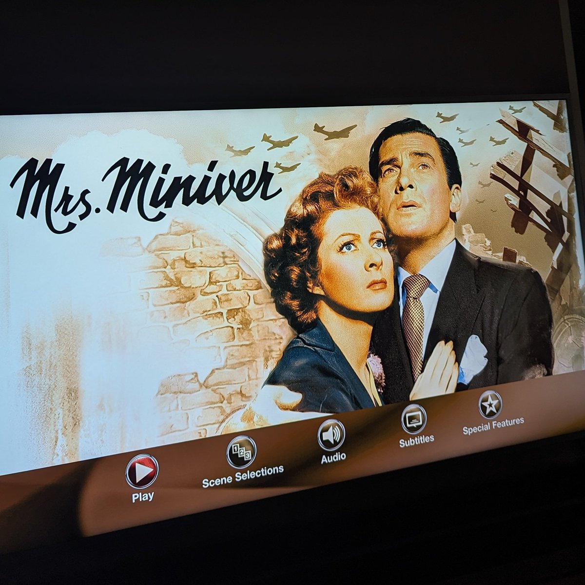 Th3PurpleDon's tweet photo. #NowWatching...

#MrsMiniver (1942) dir. #WilliamWyler

Starring #GreerGarson #WalterPidgeon #TeresaWright #MayWhitty #HenryTravers #ReginaldOwen #HenryWilcoxon https://t.co/W1s6T1vGPH