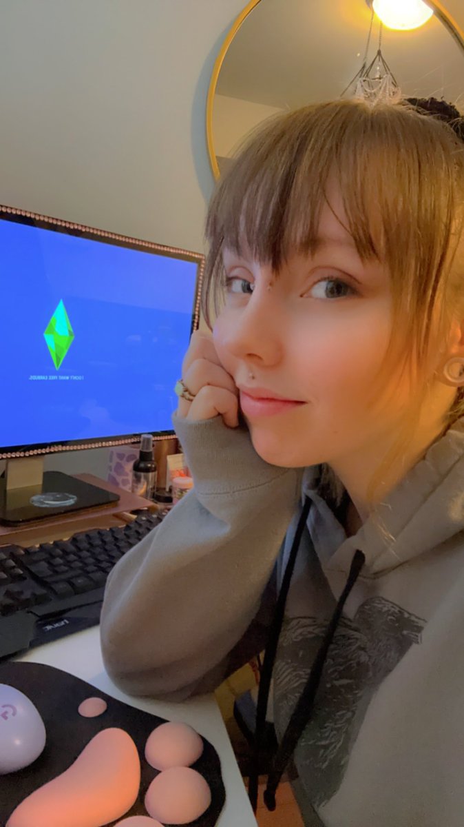 MountainPixie_'s tweet photo. Did new kits drop and I snagged them up the second I got on the computer?….yes…yes I did. 
#sims4 @TheSims #sulsul 💚 https://t.co/mBrrJthopN