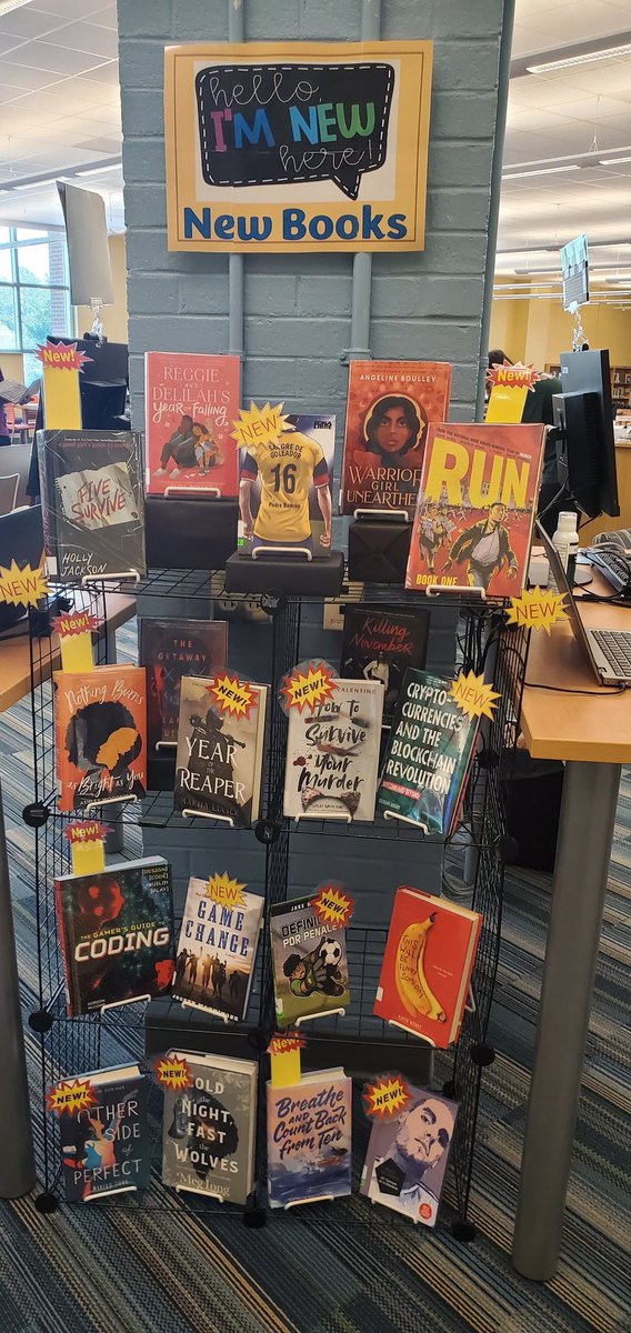 Kicking off the school year right with new books & new devices and some great football fiction! Come by the GMHS Media Center & check out a great book today! @Garner_HS @GMHSBattleBooks #wcpsslovesourlibraries