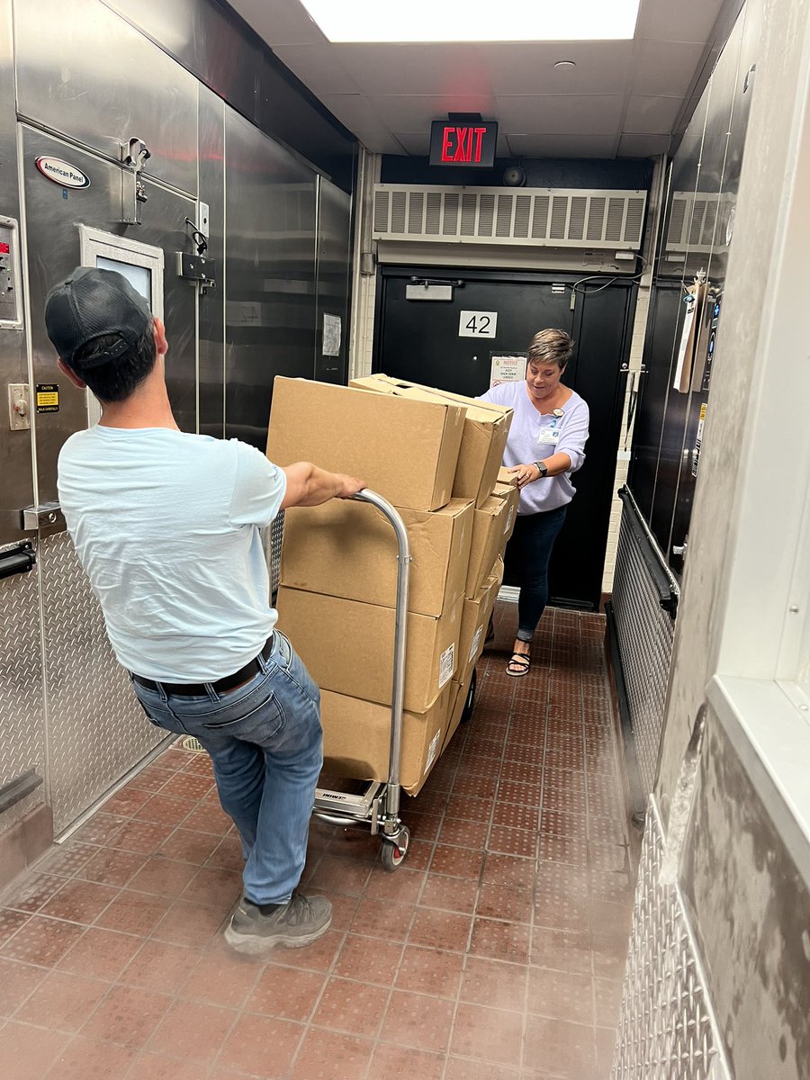 Michelle Voelkel (@powerupmichelle) on Twitter photo When your awesome <a href="/PowerUpCafe/">Cy-Fair Nutrition</a> drivers, food production team, and director <a href="/PowerupSuzy/">SuzyHunter</a> are getting it done to #servefoodandlovewithcare with spontaneous sack lunches When your awesome <a href="/PowerUpCafe/">Cy-Fair Nutrition</a> drivers, food production team, and director <a href="/PowerupSuzy/">SuzyHunter</a> are getting it done to #servefoodandlovewithcare with spontaneous sack lunches