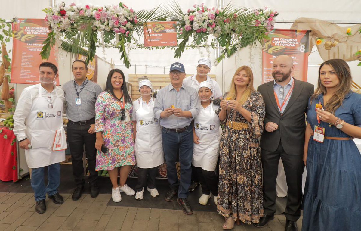 AlcaldiaPopayan's tweet photo. Popayán dio inicio al XXI Congreso Gastronómico. 

Ven a disfrutar de este espacio donde degustarás deliciosos platos, aprenderás a cocinar en la "Tarima del Sabor" y escucharás a músicos locales y nacionales en la "Tarima del Saber".

¡Popayán lo prepara, usted lo disfruta! https://t.co/NBqS6i6mUi