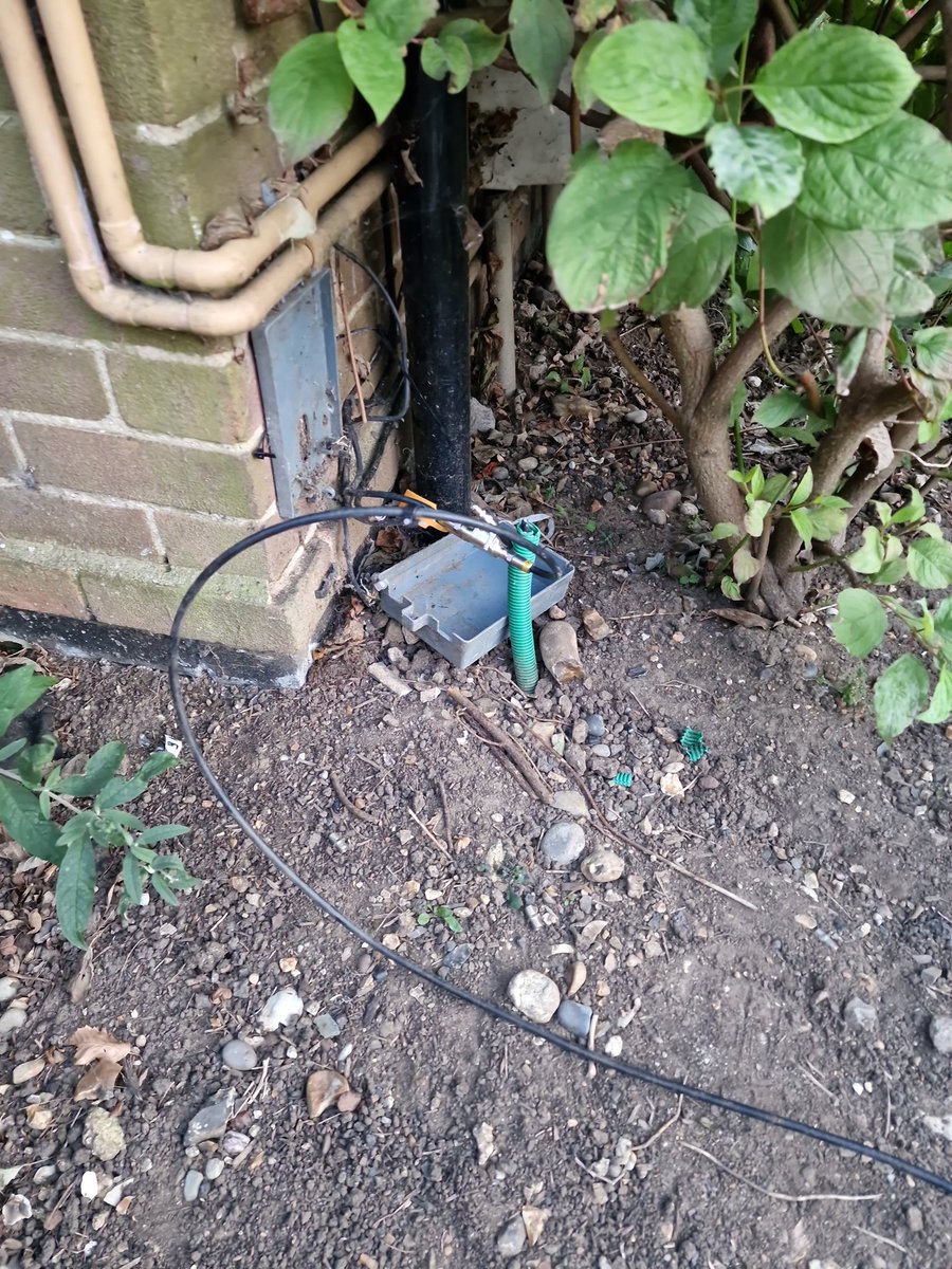 So <a href="/virginmedia/">Virgin Media ❤️</a>  is this an acceptable  standard of install. After turning up unannounced for a fault reported in May and then disconnecting both us and the neighbours then left it like this?