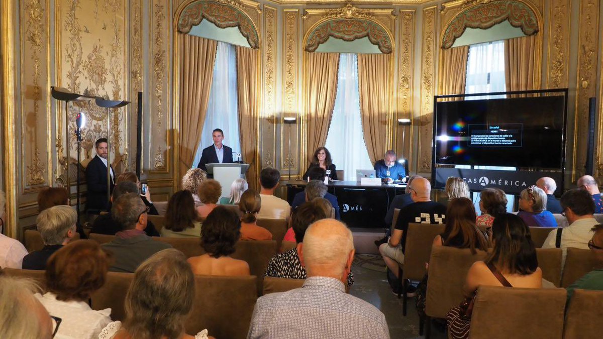 casamerica's tweet photo. Estamos en el acto 'Influencia de la tradición sefardita en la literatura hispanoamericana' con @SefaradIsrael con Jacobo Sefamí y @esbencohen por el #EDJC.
👥 Introdujeron @enriqueoj3600 y @jaimemorenobau, que destacaron la importancia de la raíz judía en la cultura americana. https://t.co/LApuj4EXWx