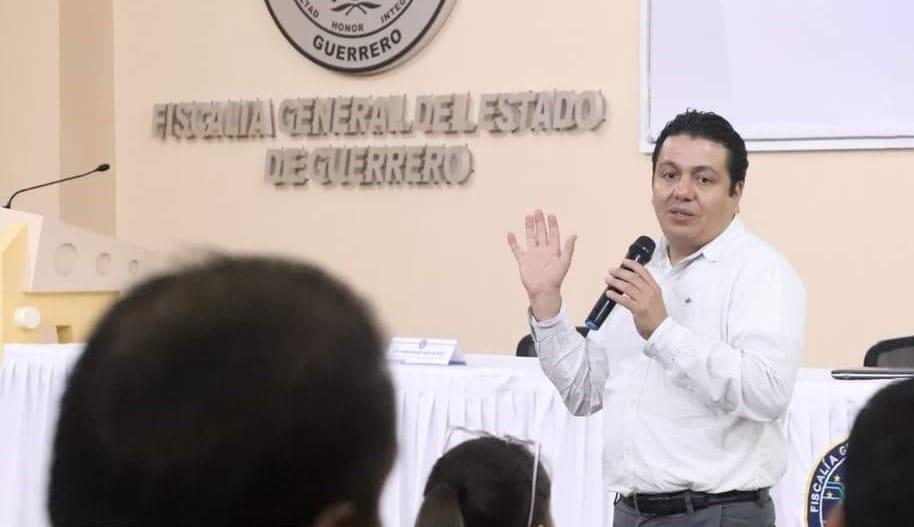 UepGuerrero23's tweet photo. Personal de la @UepGuerrero23 participaron en el curso “Derecho a la Libertad de Expresión” dirigido a servidores públicos y al público en general, convocado por @FGEGuerrero e impartido por el Mtro. Mario Iván Cuevas Castañón en representación de la CNDH.
#GUERRRO #CNDH https://t.co/IdsN2nGtme
