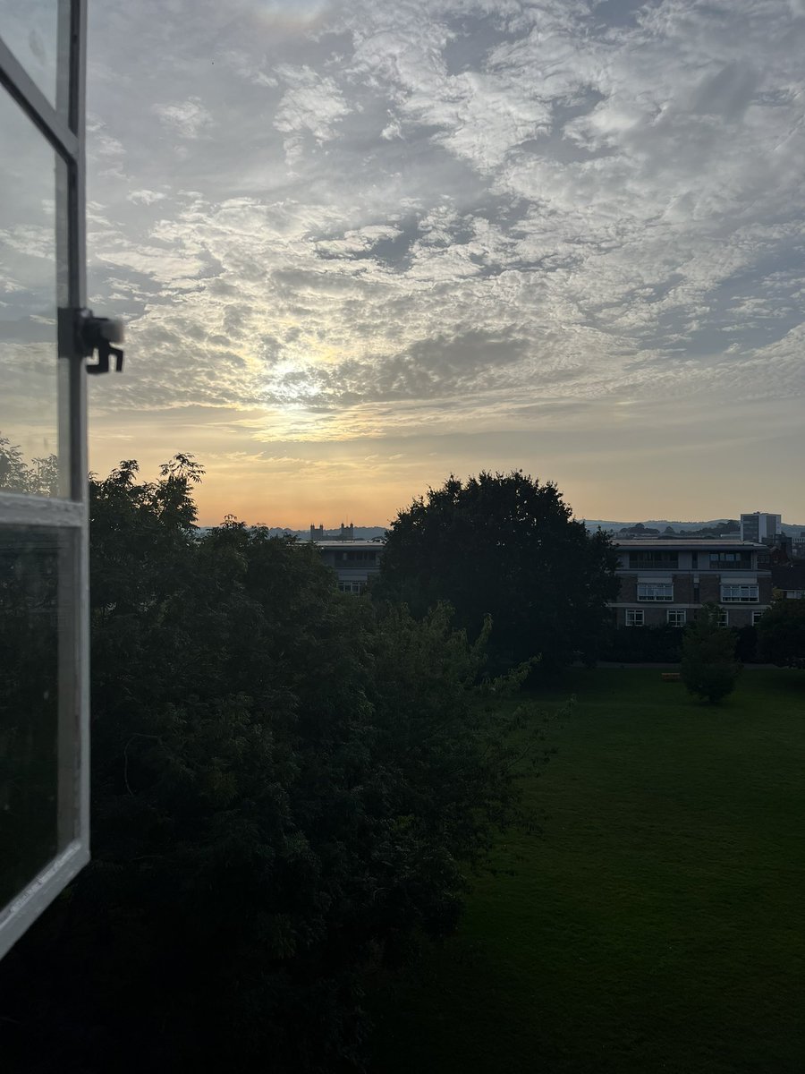 New job, new office views. 
Officially started a 1y maternity cover position as a Lecturer in Nutrition and Exercise Physiology <a href="/ExeterSHS/">UofE SHS</a> <a href="/uniofexeHLS/">University of Exeter Faculty of Health & Life Sci</a> 
Exciting but challenging year ahead whilst finishing my PhD