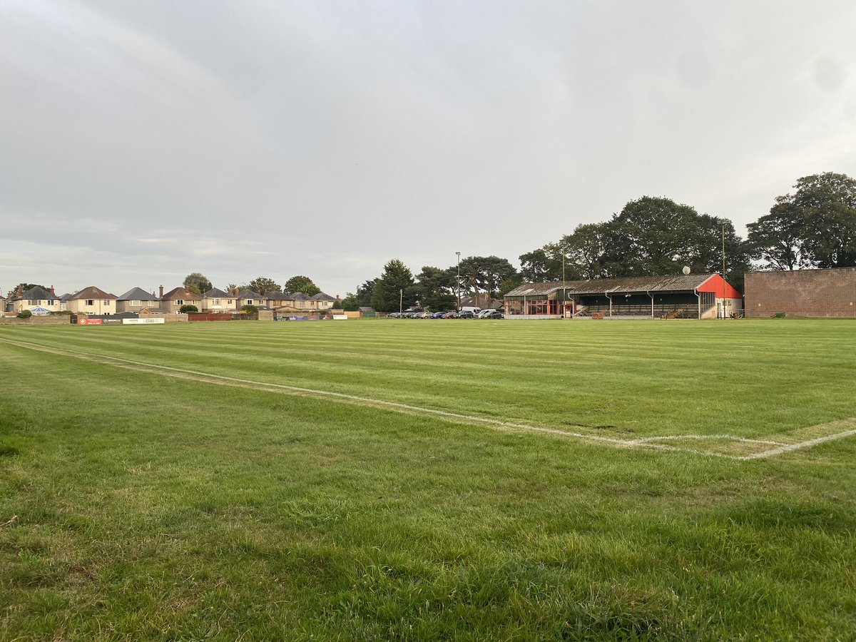 O_BournemouthFC's tweet photo. PITCH PERFECT POPPIES!

The pitch is looking good.
The boys are working hard.
The Garcia rehab hits the right spot!

#COYP 
#upthepoppies ❤️🖤
#thepoppies ❤️🤍
@bournemouthecho
@wessexleague
@mediabmth
@journalism_bu
@swsportsnews
@nerve_sport https://t.co/Mh2hSMJ7yg