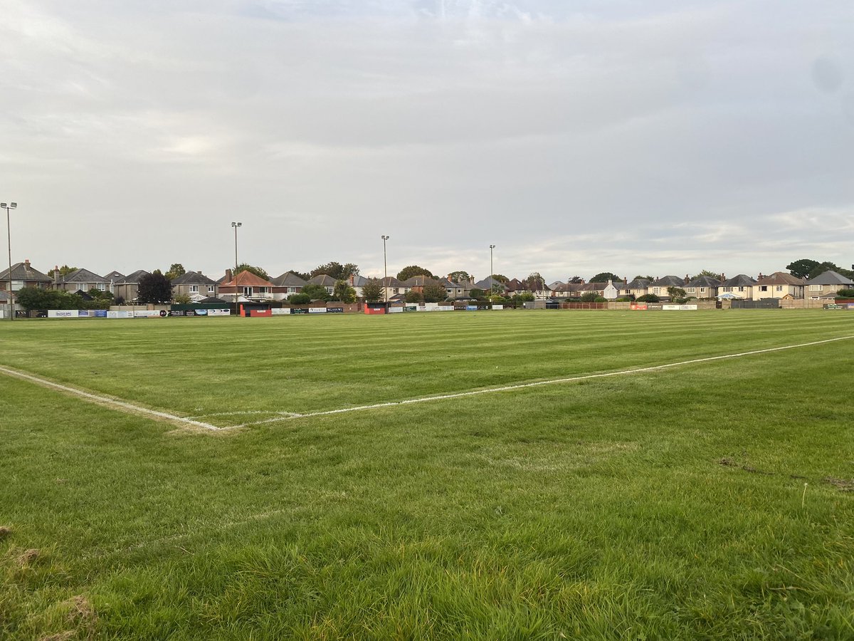O_BournemouthFC's tweet photo. PITCH PERFECT POPPIES!

The pitch is looking good.
The boys are working hard.
The Garcia rehab hits the right spot!

#COYP 
#upthepoppies ❤️🖤
#thepoppies ❤️🤍
@bournemouthecho
@wessexleague
@mediabmth
@journalism_bu
@swsportsnews
@nerve_sport https://t.co/Mh2hSMJ7yg