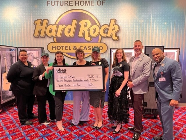 FeedingSWVA's tweet image. The Hard Rock Hotel &amp;amp; Casino in Bristol donated proceeds from their employee dining room to support Feeding SWVA's Backpacks Unite program! Thank you! #HungerActionMonth #ChildhoodHunger #WeekendMeals #SupportLocal
