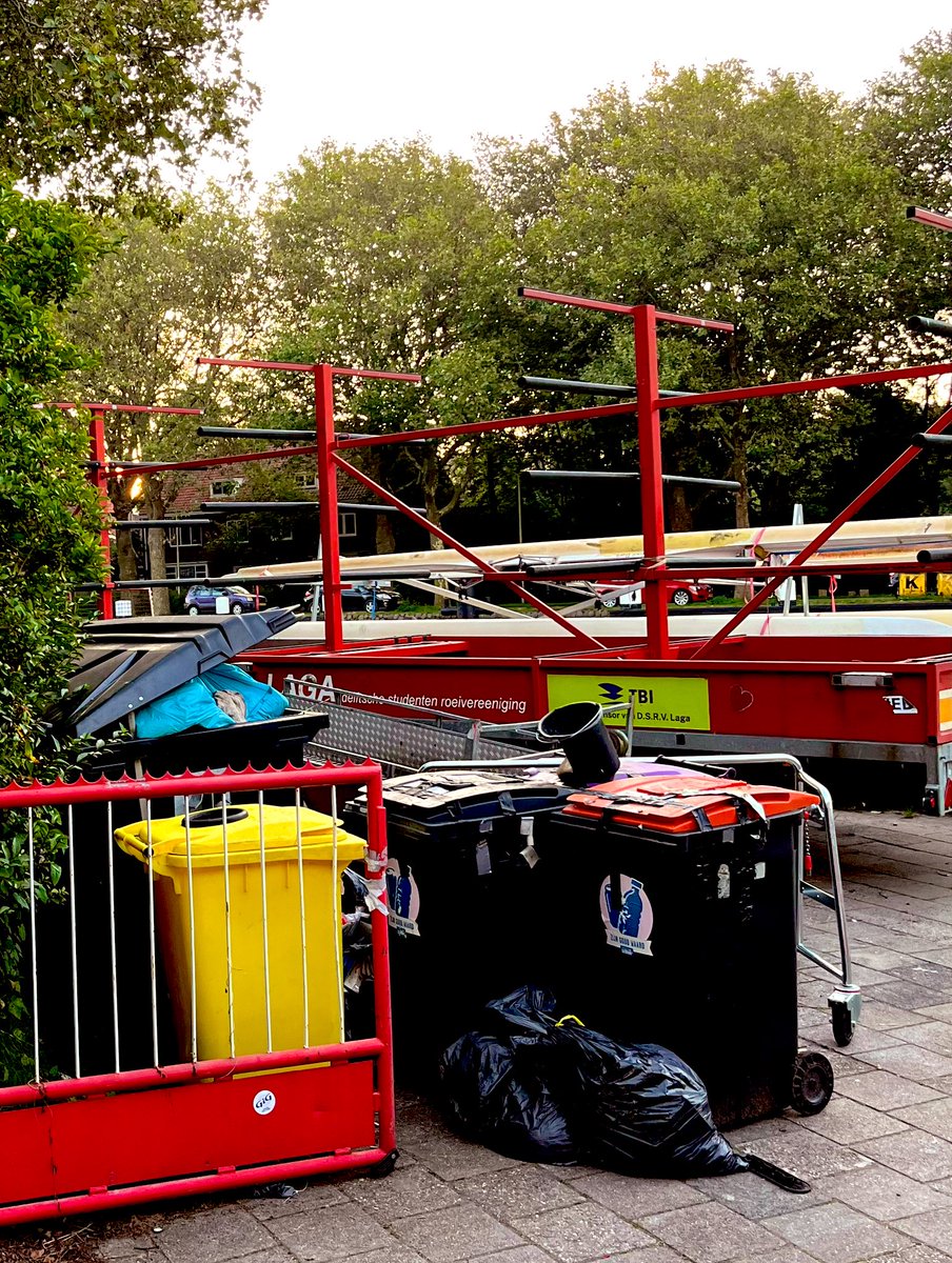 OverlastLAGA's tweet image. Ook in #2023 lukt het @DSRVLAGA niet om hun afval van minimaal 900 leden te organiseren #Delft

#Overlast went #Nooit