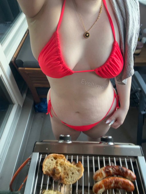 Wie ich am Grill stehe, wolltet ihr wissen? https://t.co/IhOpGQDSRv