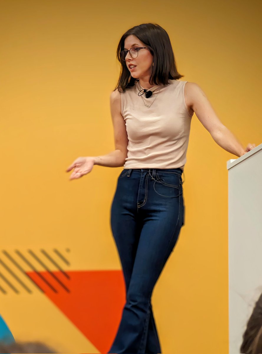 subtlenetwork's tweet photo. Great breakdown from Molly Rigatti from @impulsecreative at #inbound23 with fricken lazer beams! https://t.co/GcpMBAo6gO