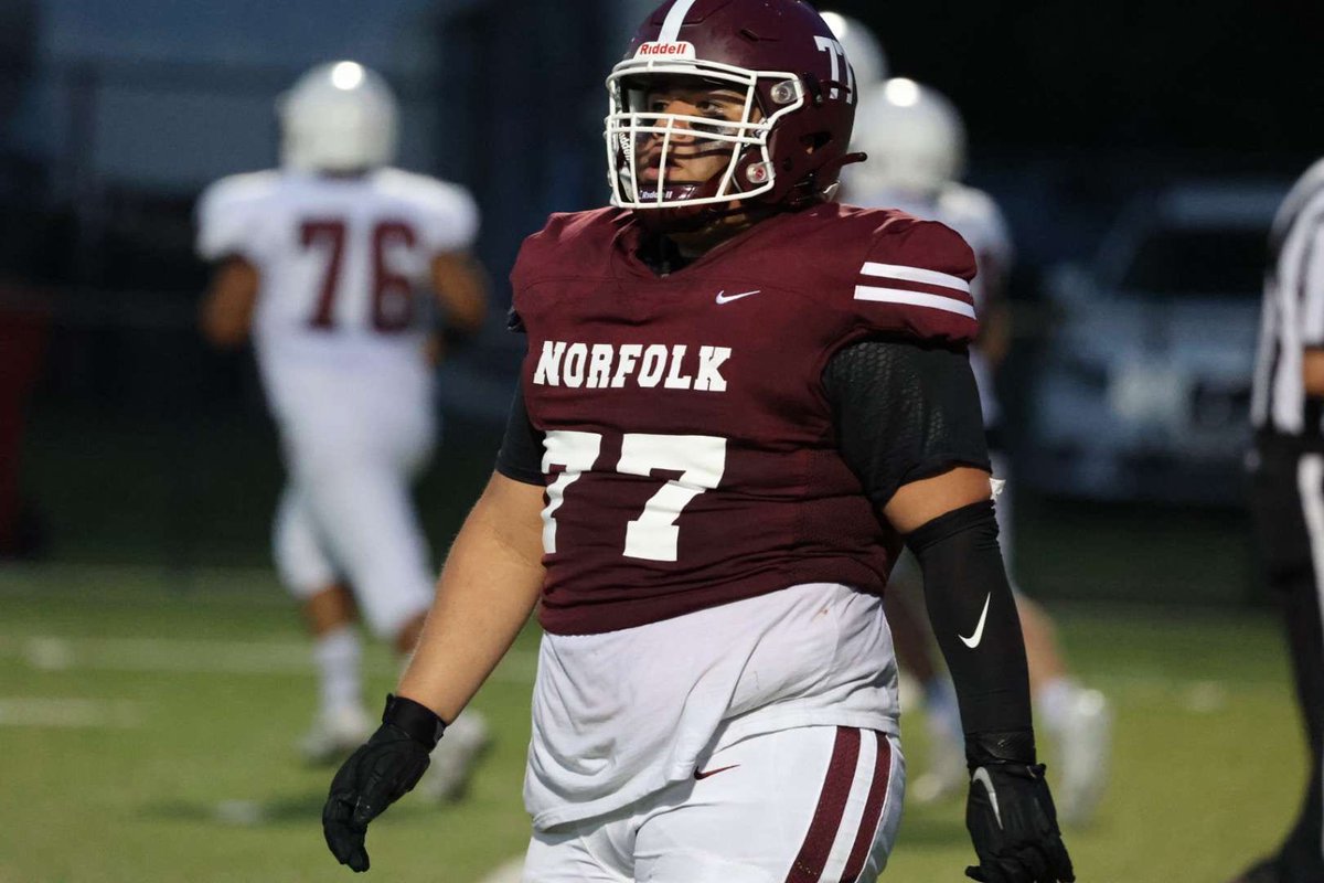 AlDiaz77's tweet photo. Week 3 
Norfolk Vs Grand Island 
@MemorialField 
@7 
Veterans Game!! 
Come Support Our Vets❤️‼️ https://t.co/6CfCkZuq9y