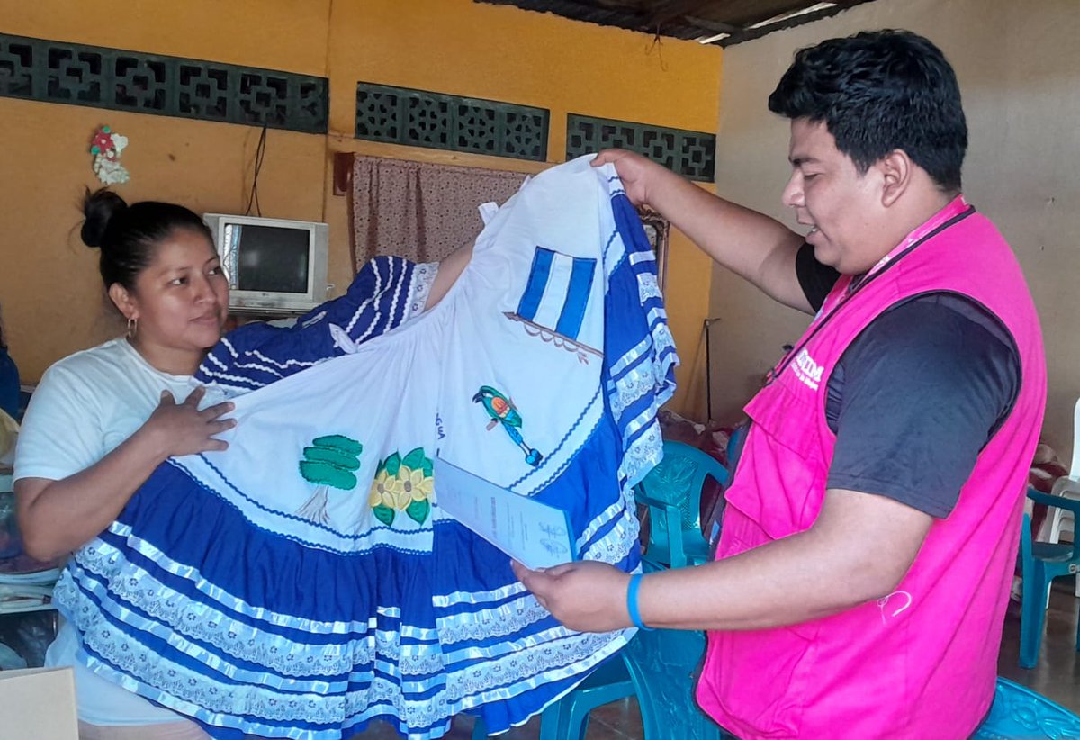NicaSoberana's tweet photo. #Monimbo.
En talleres de costura, artesanía, el Ministerio de la Mujer MINIM , realizó visitas reconociendo el trabajo de las mujeres que confeccionan trajes de huipil, cotonas, muñecas en telas que mantienen viva nuestra cultura y tradición nacional. #PatriaBenditaYLibre https://t.co/mGvH8UsYdM