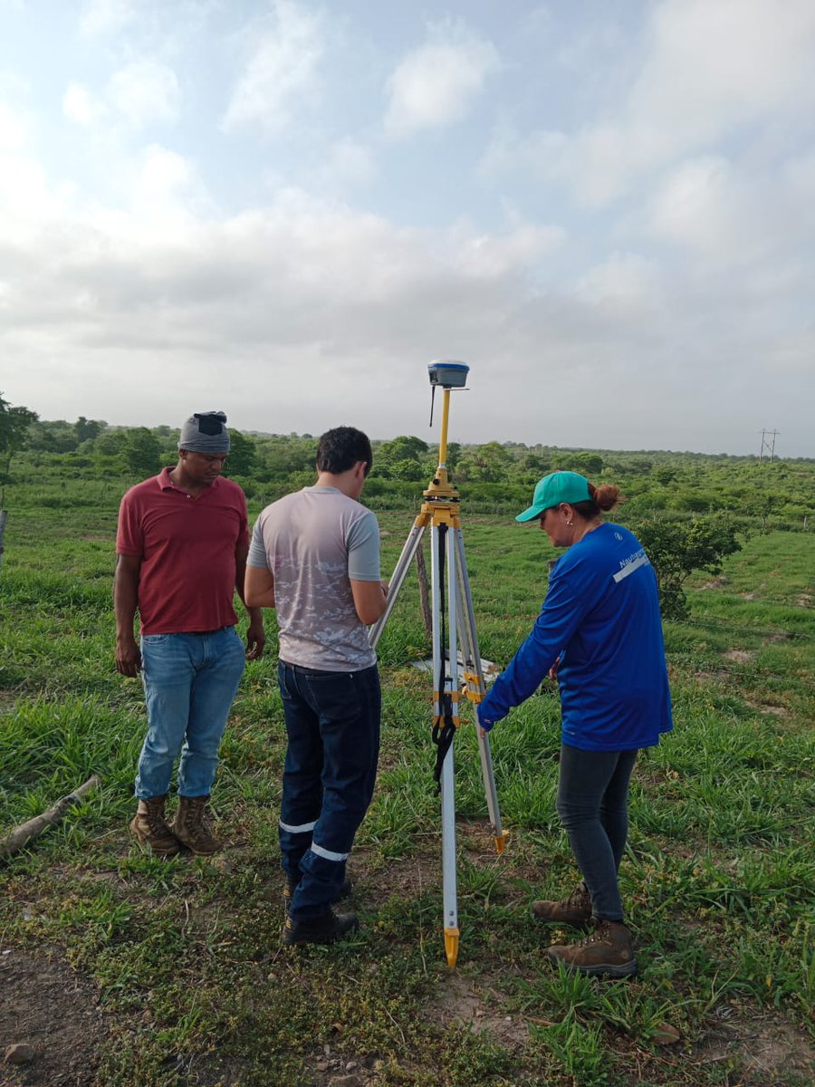 AgenciaTierras's tweet photo. Hicimos levantamiento topográfico e inspección ocular de 13 predios que suman 320 hectáreas más de cinco municipios de La Guajira. Son predios baldíos en proceso de adjudicación. https://t.co/nBp2GyWg7o