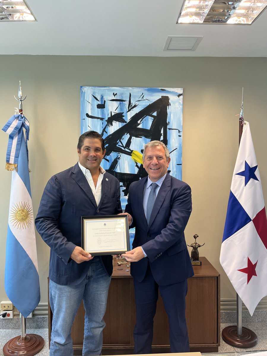 Felicitaciones  a Carlos Cao Fernández, ex Presidente de la Capara de Comercio, Industria y Agricultura de Panamá ⁦<a href="/CCIYAP/">Cámara de Comercio, Industrias y Agricultura</a>⁩. Panameño con madre argentina, adoptó ayer también nuestra nacionalidad. Otro hijo de la hermandad argentino-panameña 🇵🇦🇦🇷.