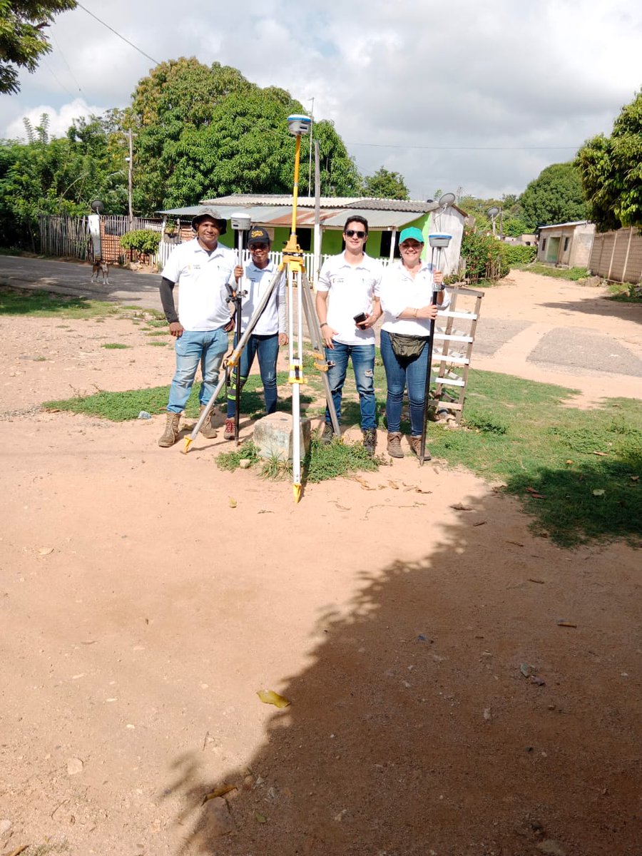 AgenciaTierras's tweet photo. Hicimos levantamiento topográfico e inspección ocular de 13 predios que suman 320 hectáreas más de cinco municipios de La Guajira. Son predios baldíos en proceso de adjudicación. https://t.co/nBp2GyWg7o