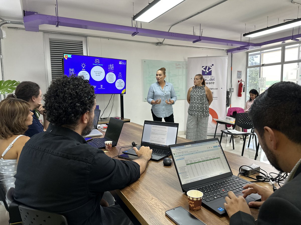 AlcaldiadeMed's tweet image. Mila, Lion, Alexis y Juan Camilo fueron los ganadores del Desafío en San Antonio de Prado y Castilla. Con los recursos entregados podrán fortalecer y poner en marcha sus soluciones y seguir impactando positivamente sus comunas 🚀.
Somos un #ValleDelSoftware 🤖.