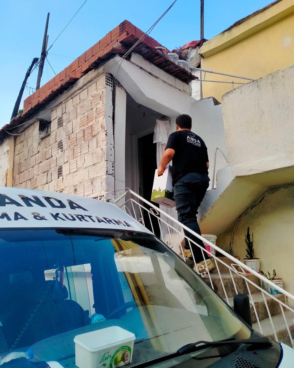 AndaGenc's tweet photo. 📍@AndaManisa 

Genç ANDA Ekibimiz ihtiyaç sahibi ailelerin kapısını çaldı. 

Destek veren bağışçılarımıza teşekkür ederiz. 💐

#gençanda #insaniyardım https://t.co/AeFIX9UXsG