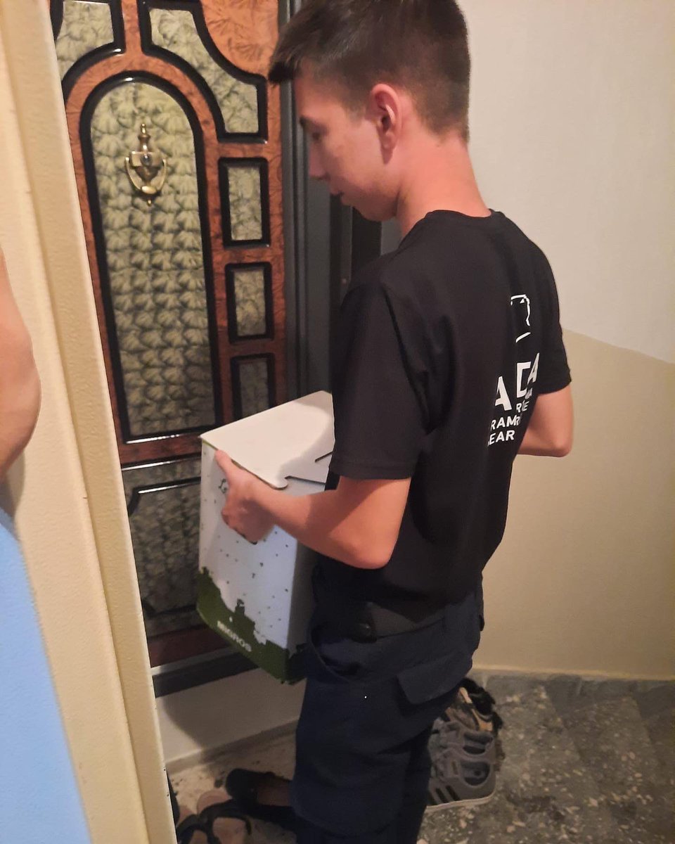 AndaGenc's tweet photo. 📍@AndaManisa 

Genç ANDA Ekibimiz ihtiyaç sahibi ailelerin kapısını çaldı. 

Destek veren bağışçılarımıza teşekkür ederiz. 💐

#gençanda #insaniyardım https://t.co/AeFIX9UXsG