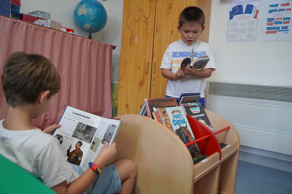acpoitiers's tweet photo. La rectrice @BndicteRobert à la rencontre des élèves et des équipes des #DeuxSèvres 
✅ Dynamique #NotreEcole au collège F. Rabelais #Niort
✅Pratique et plaisir de lire à l'école de #Verruyes
✅Réforme des lycées professionnels au lycée Les Grippeaux #Parthenay
#rentree2023 https://t.co/UkwxfYNZiV