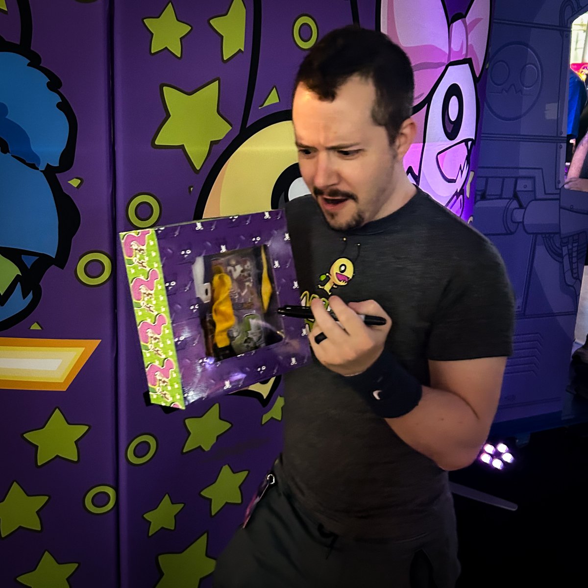 thebehemoth's tweet image. Couldn’t attend PAX West? Here’s a giveaway for our signed PAX-exclusive Castle Crashers bundle, complete with a set of themed Nintendo Switch Joy-Cons!

To enter:
- Follow us @TheBehemoth
- Retweet &amp;amp; like this post
- Respond with your favorite Behemoth character ⚔️