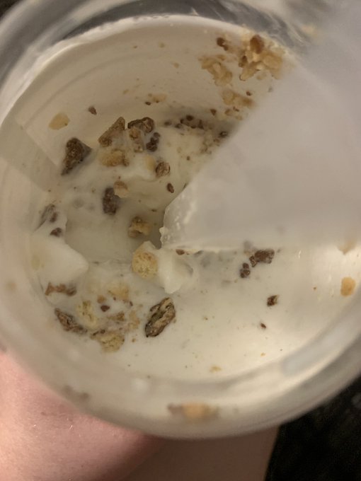 Has anyone tried the peanut butter crunch McFlurry? It doesn't taste like peanut butter... https://t<a href="/tag/mvsales"class="tags"><span>#mvsales</span></a>
