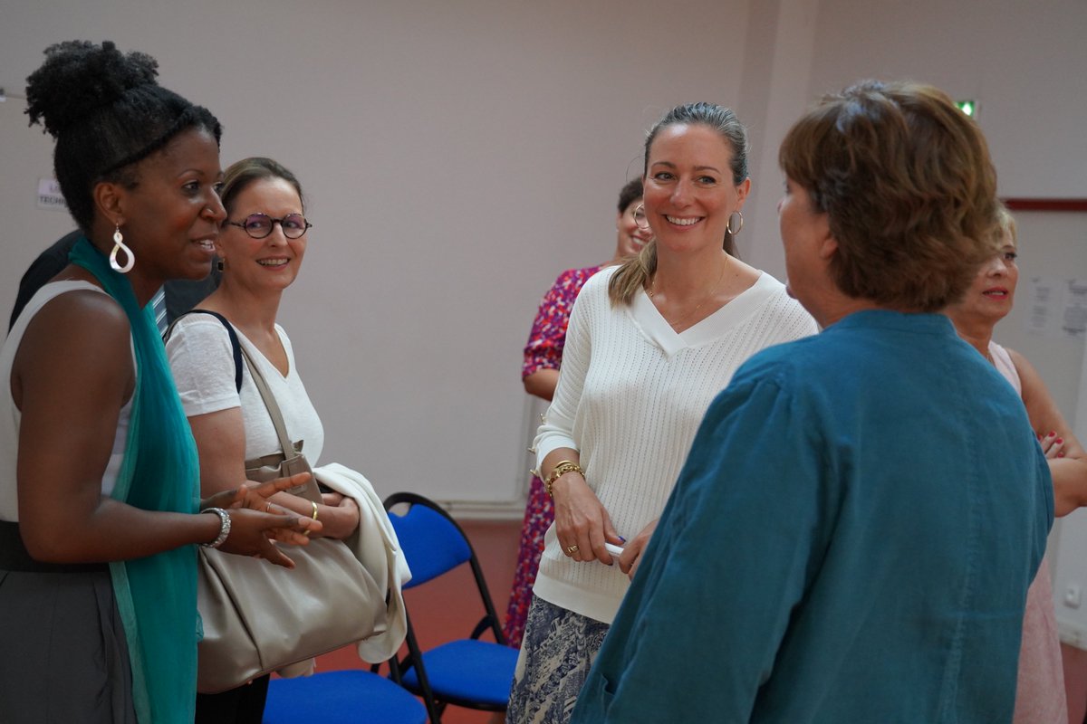 acpoitiers's tweet photo. La rectrice @BndicteRobert à la rencontre des élèves et des équipes des #DeuxSèvres 
✅ Dynamique #NotreEcole au collège F. Rabelais #Niort
✅Pratique et plaisir de lire à l'école de #Verruyes
✅Réforme des lycées professionnels au lycée Les Grippeaux #Parthenay
#rentree2023 https://t.co/UkwxfYNZiV