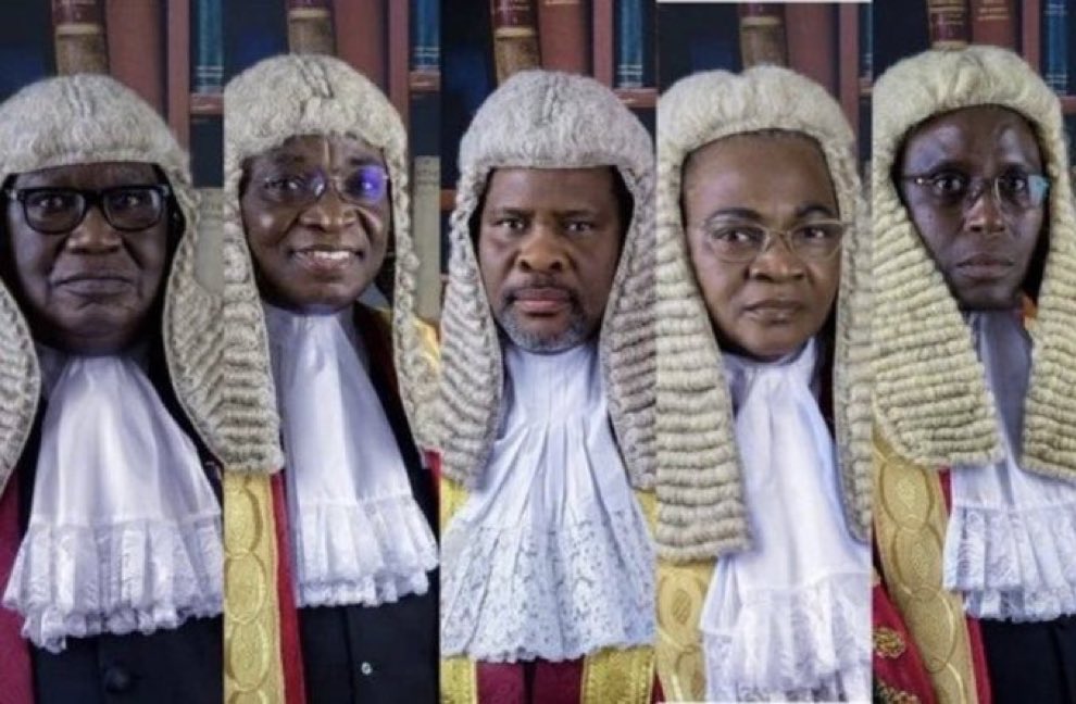 dijoni's tweet photo. Hello Nigeria, what is the reason behind this? I thought you no longer part of the British empire. You have independence  over 60 years. this got to go. https://t.co/AOzkIV9DdO