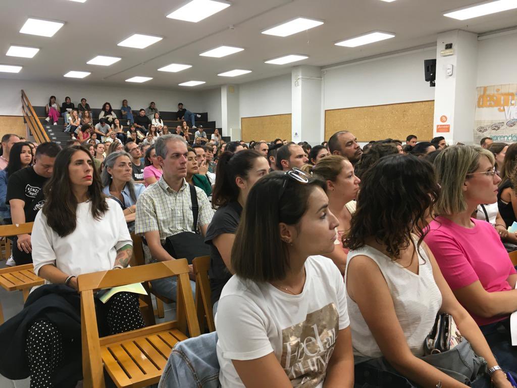 nazaretoporto's tweet photo. Comienzan las reuniones con las familias de las etapas de Infantil y Primaria. Trabajamos desde el #TripodLearning para generar una comunidad educativa comprometida que promueva el #OptimismoUrgente. https://t.co/Q4pcwGVwMl