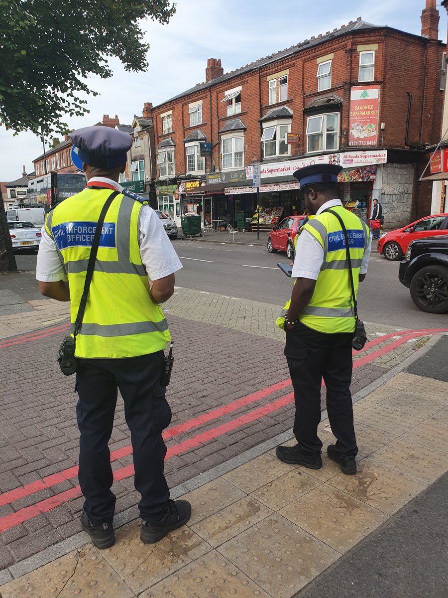 The NHT undertook a joint patrol with Birmingham City Council CEOs today in Sparkbrook.Sixteen fixed penalties issued for vehicles committing line and footpath offences #parklegalparksafe #dontplonkitparkit @NKirkpatrickWMP @WMPolice @BrumPartnership