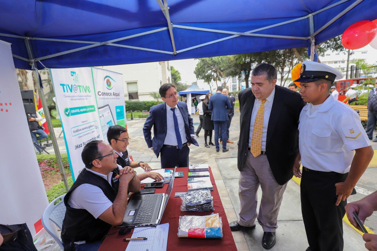SunarpOficial's tweet photo. #NoticiasSunarp | El superintendente nacional, Armando Miguel Subauste, visitó el estand de Sunarp, en la I Feria de Servicios Fundaciones del @MinjusDH_Peru, realizada por la celebración del sexagésimo octavo aniversario de creación del Consejo de Supervigilancia de Fundaciones. https://t.co/8R3PYc9uvt