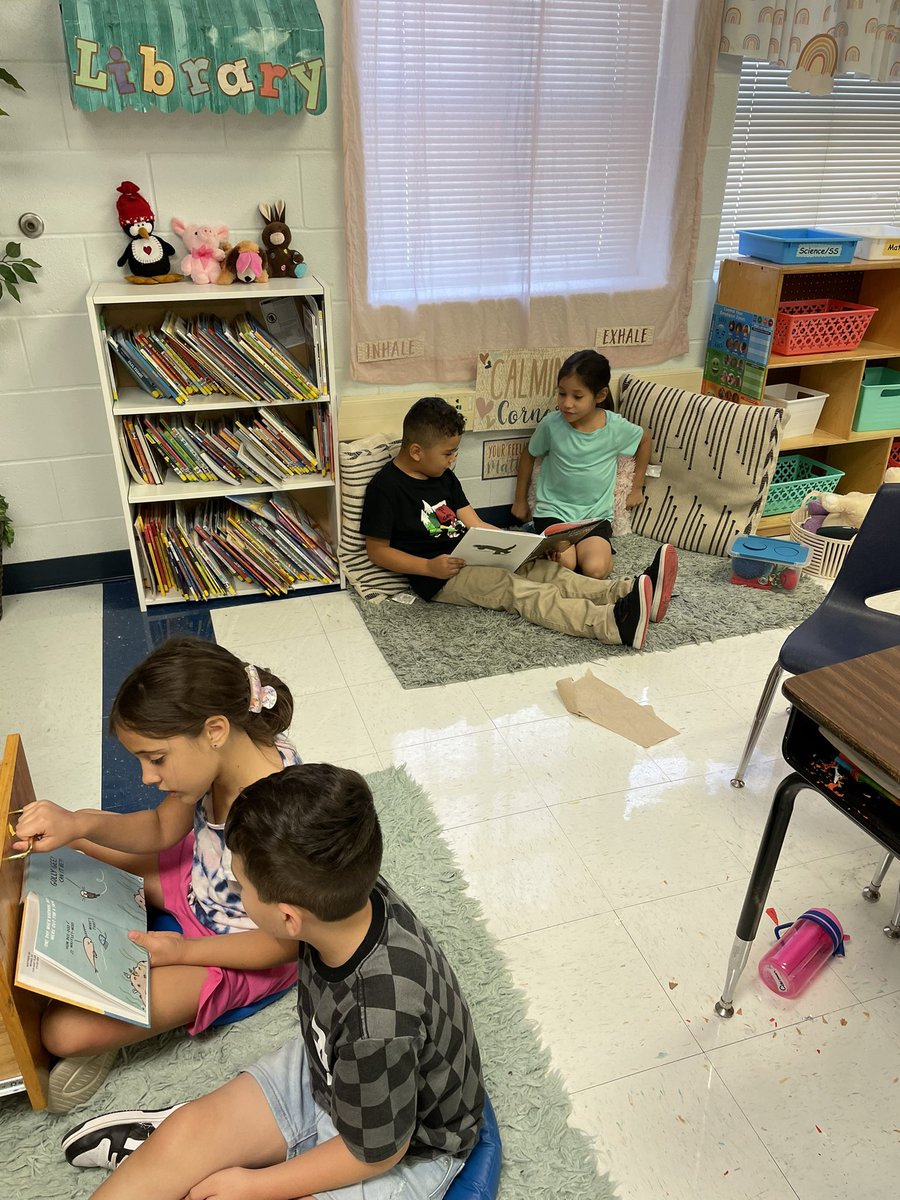 MSerna116's tweet photo. Partner reading in 2nd grade!!! @NISD #teamMichael https://t.co/nLTwdjOzJL