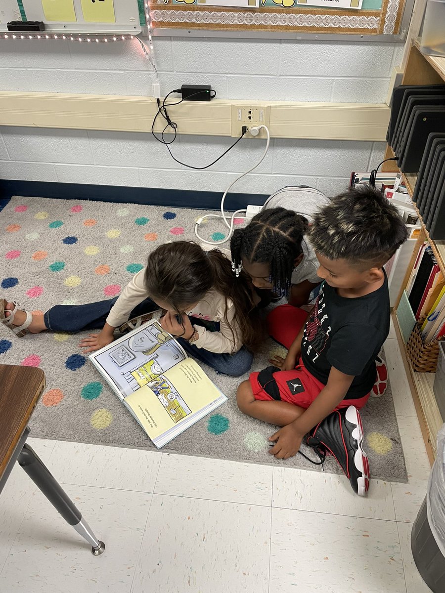 MSerna116's tweet photo. Partner reading in 2nd grade!!! @NISD #teamMichael https://t.co/nLTwdjOzJL