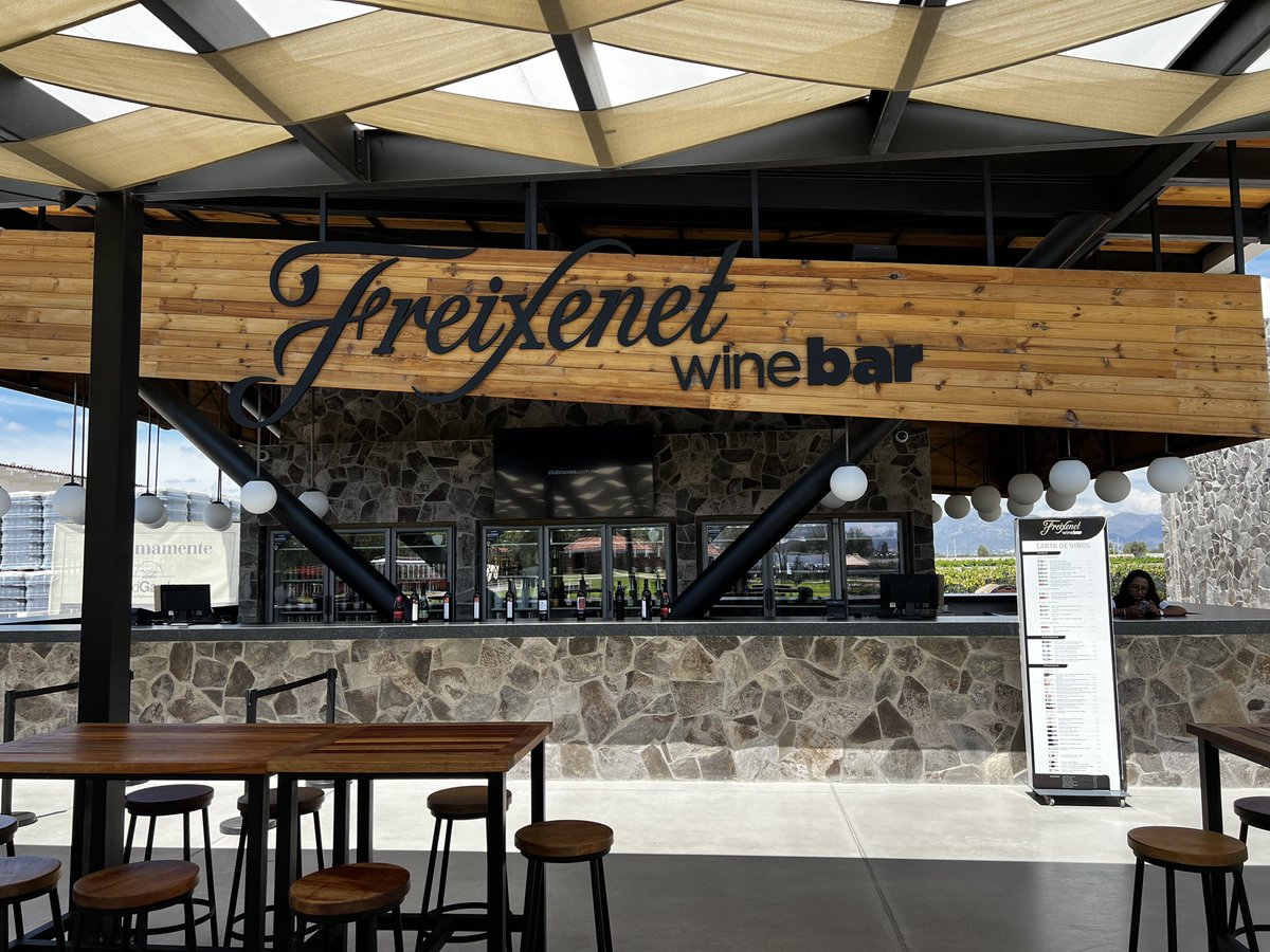 Invited by the one and only <a href="/LuisOmarTapia/">Luis Omar Tapia</a> to his lovely launch of his vino “Noches Mágicas”. <a href="/FreixenetMexico/">Sala Vivé - La Casa del Espumoso Mexicano</a> largest vineyard in Latino America and one of the finest. 

Muchísimas gracias Luis y te deseo mucho éxito!